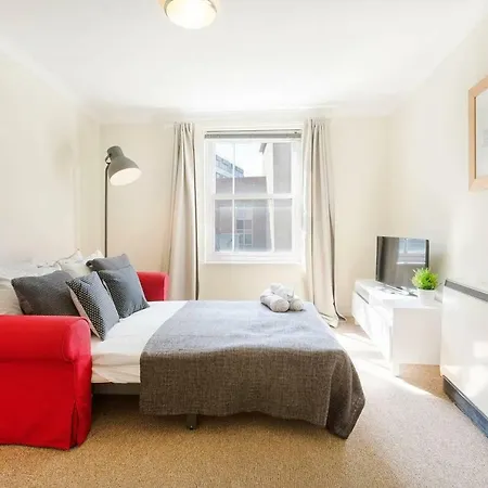 Comfortable And Central Apartment